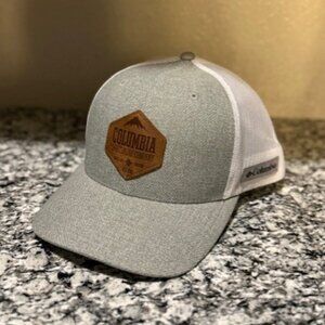 NWOT- Columbia Unisex Gray and White FlexFit Mesh Leather Patch Fitted Hat